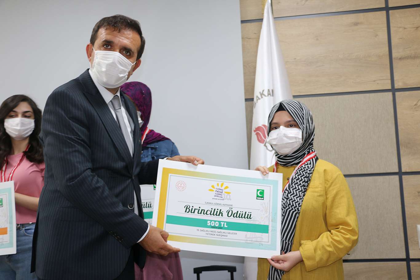 Şanlıurfa'da "Sağlıklı Nesil Sağlıklı Gelecek" yarışmasında dereceye girenlere ödüllendiri
